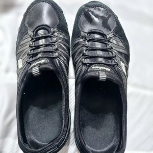 Skechers Black Slip-on Shoes Size 9